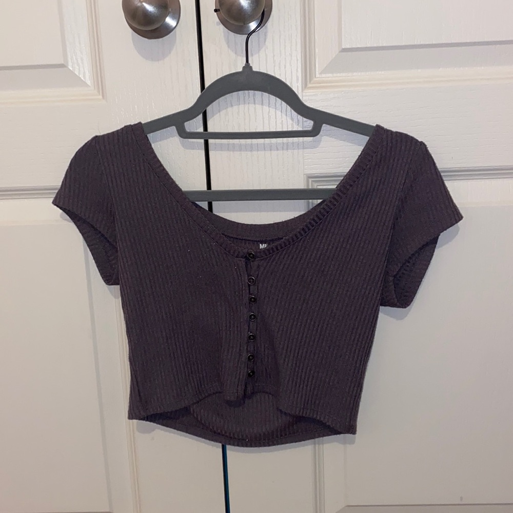 Me to we XS gray crop top in great condition